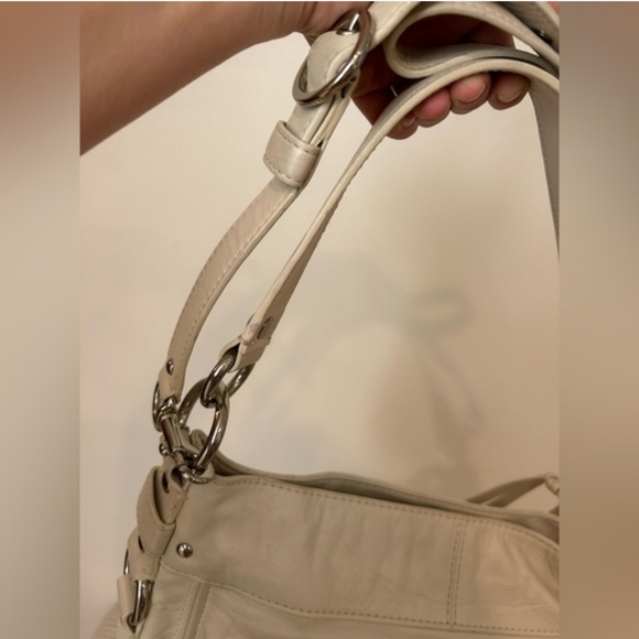 Coach Zoe White Leather Shoulder Bag - Picture 8 of 11